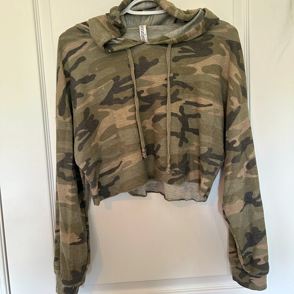 nameless cropped camo hoodie